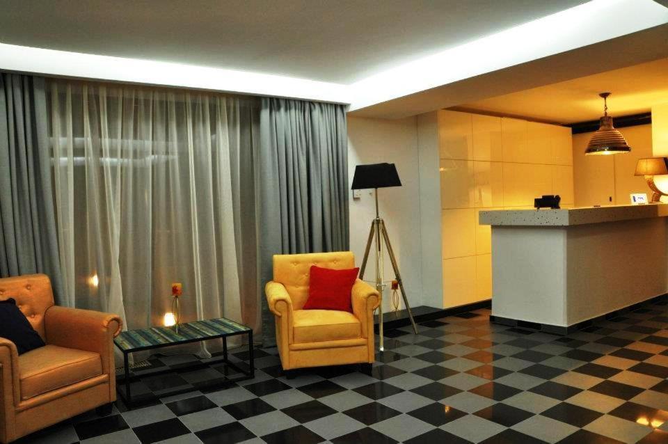 Apart Hotel Vlad Tepes Braşov Extérieur photo