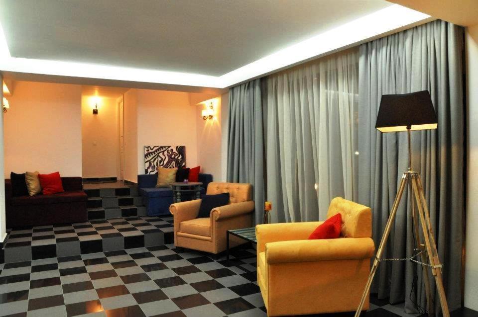 Apart Hotel Vlad Tepes Braşov Extérieur photo